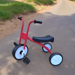 Tricicleta cu pedale si ghidon inalt, 3 roti spuma EVA, capacitate maxima 25 kg, rosie